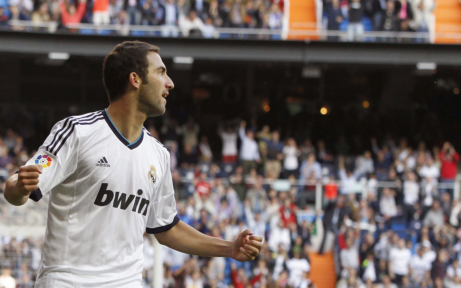 霍特·巴雷特：凭借精准的踢球和远射威胁，成为全黑队的杀手锏