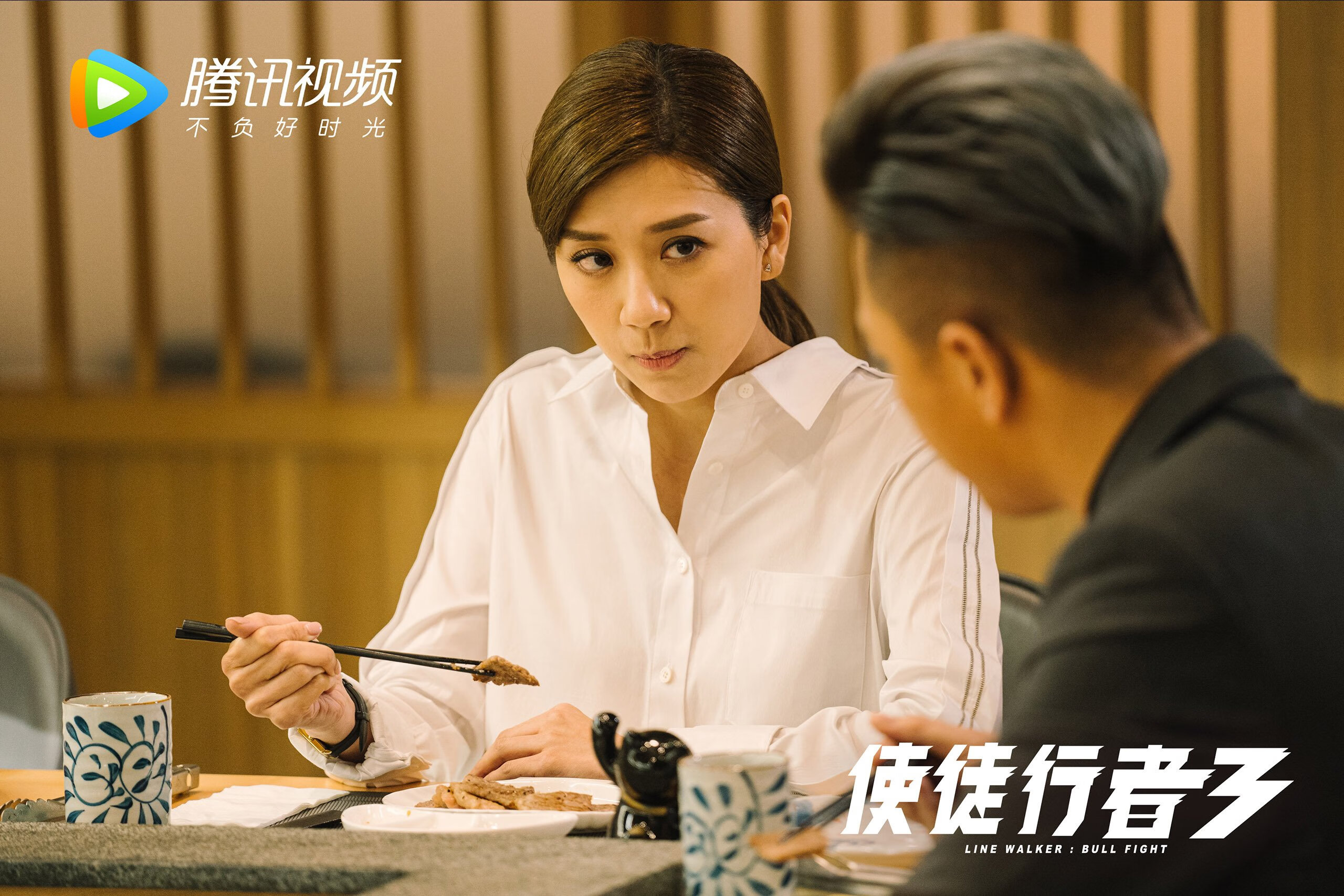 _光影变换：在灯光秀中体验不同的比赛氛围_，光影秀表演